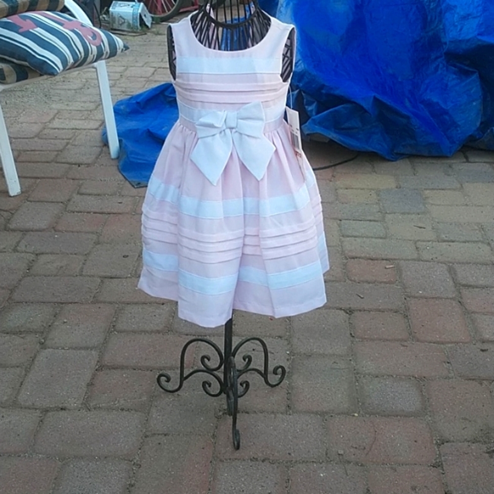 Little girl s Dress size 2 pink and white, Brand New Beautiful!!